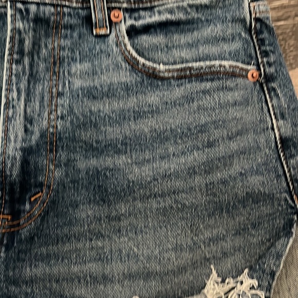 Like New! Worn twice. Abercrombie & Fitch High-rise Mom short. - Picture 4 of 4